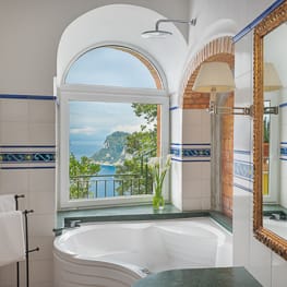 Suite with panoramic hydromassage bath Capri Italy